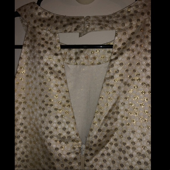 Ivory dressed with gold embroidery from Forever 21 - Picture 4 of 4